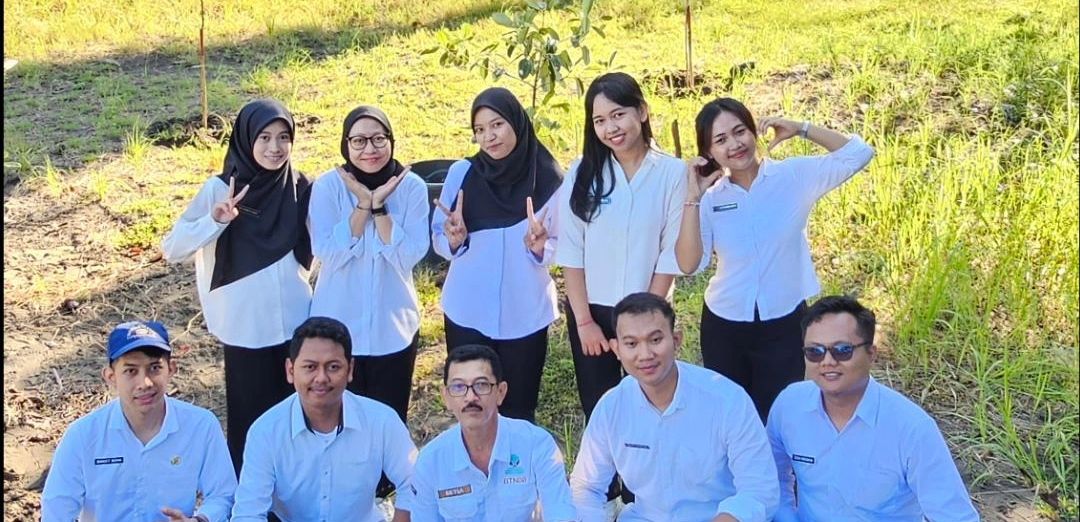 "AKSI HIJAU UNTUK BUMI" CPNS MENANAM  Dala rangka Hari Penanggulangan Degradasi Lahan dan Kekeringan Sedunia pada 17 Juni 2025, CPNS KEMENTRIAN KEHUTANAN melakukan Penanaman Pohon Serentak di seluruh wilayah kerja Kementerian Kehutanan di Indonesia.